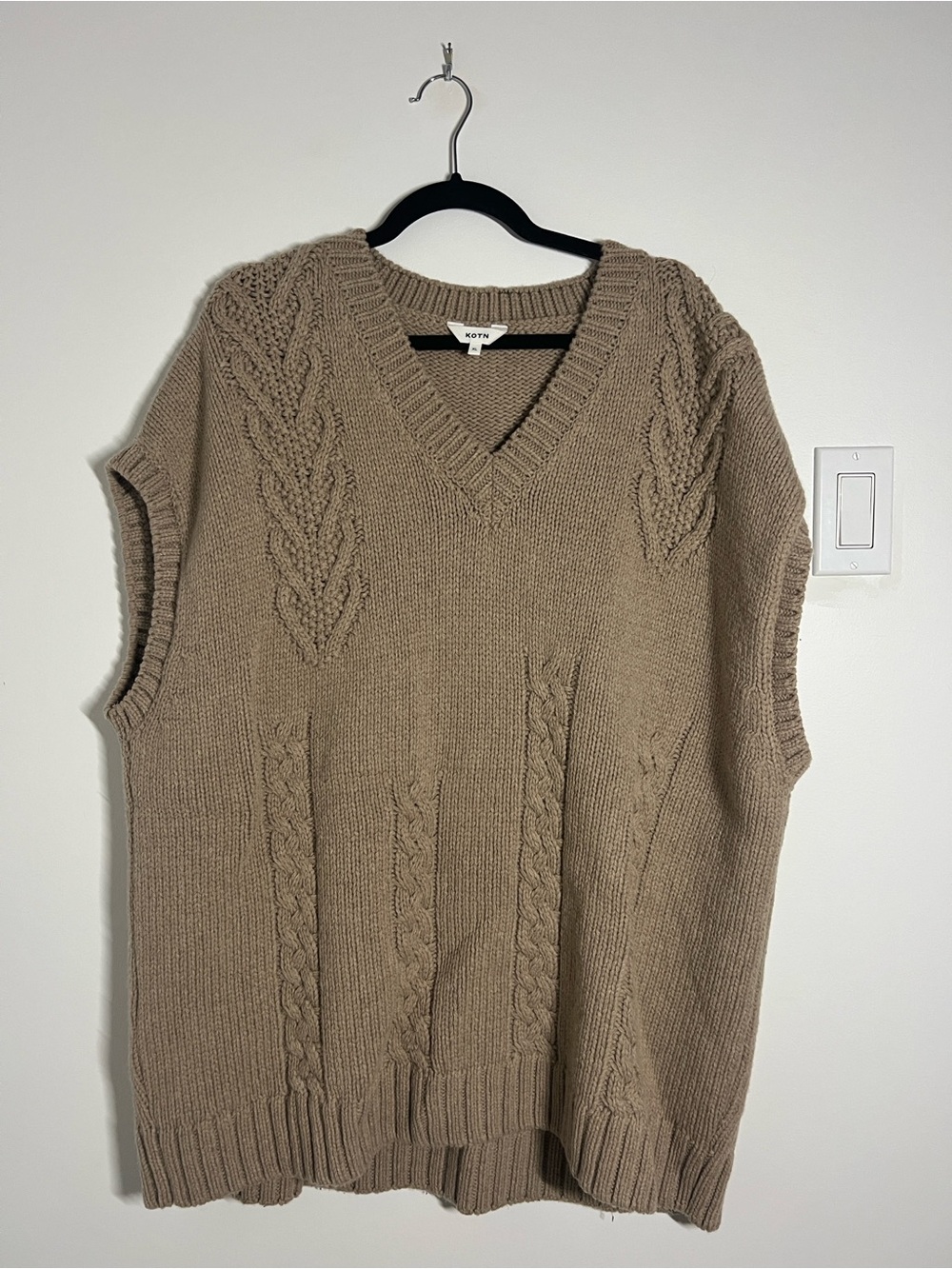 Kotn 100% wool vest